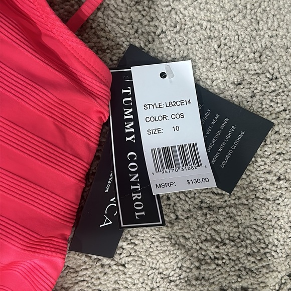 La Blanca 'Linea Costa' One-Shoulder One-Piece Swimsuit, Coral Sun
Size 10 - Picture 2 of 3